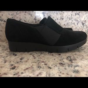Clarks Women’s Black Loafer Shoe size 8.5 NWT